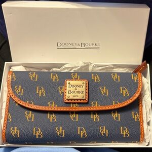 Dooney & Bourke Navy Continental Gretta Clutch *New in Box*